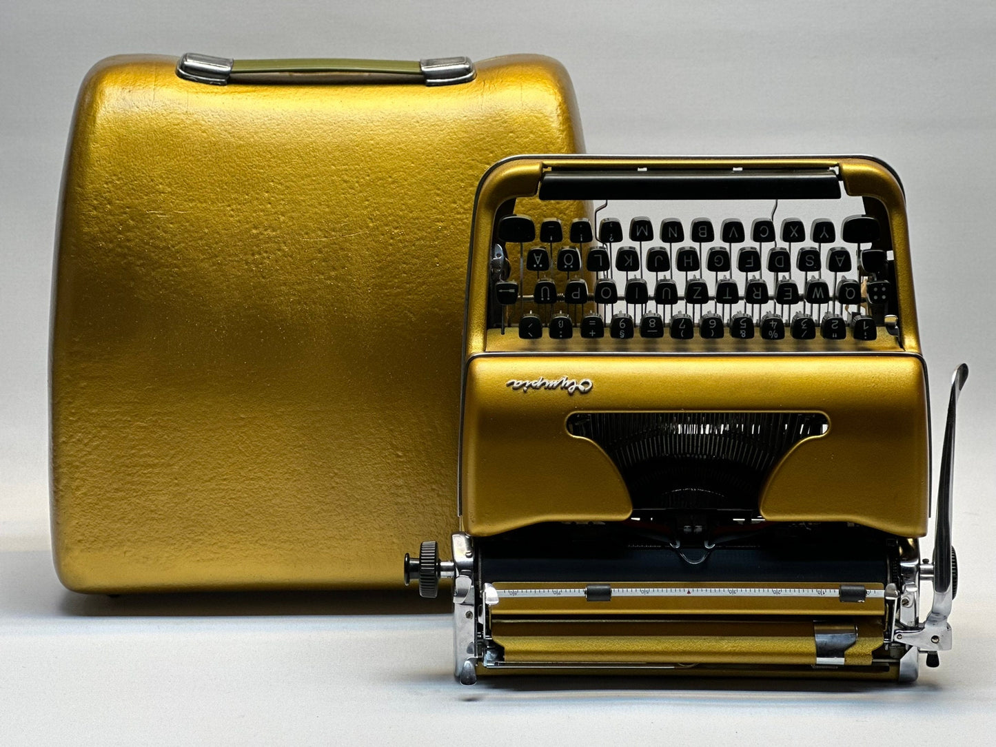 Gold Olympia SM3/SM4 Typewriter - Vintage 1955 Model in Luxurious Condition | Collectible and Functional