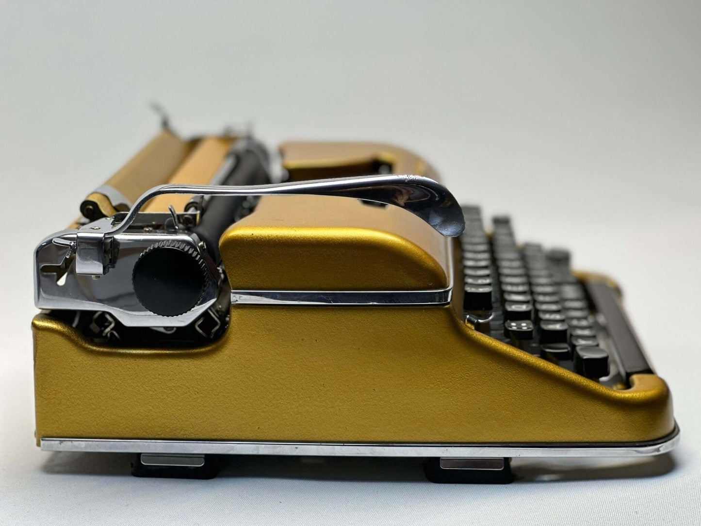 Premium Gold Olympia SM3/SM4 Typewriter - Vintage 1955 Model in Luxurious Gold Finish with QWERTZ Layout