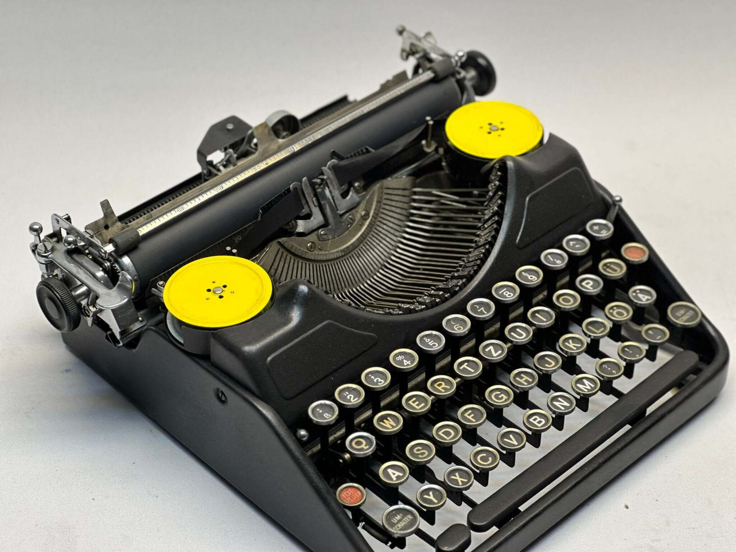 Classic Black Continental Typewriter - Vintage 1945 Model with QWERTZ Layout and Glass Key Keyboard -Antique Typewriter - Old Type Writer