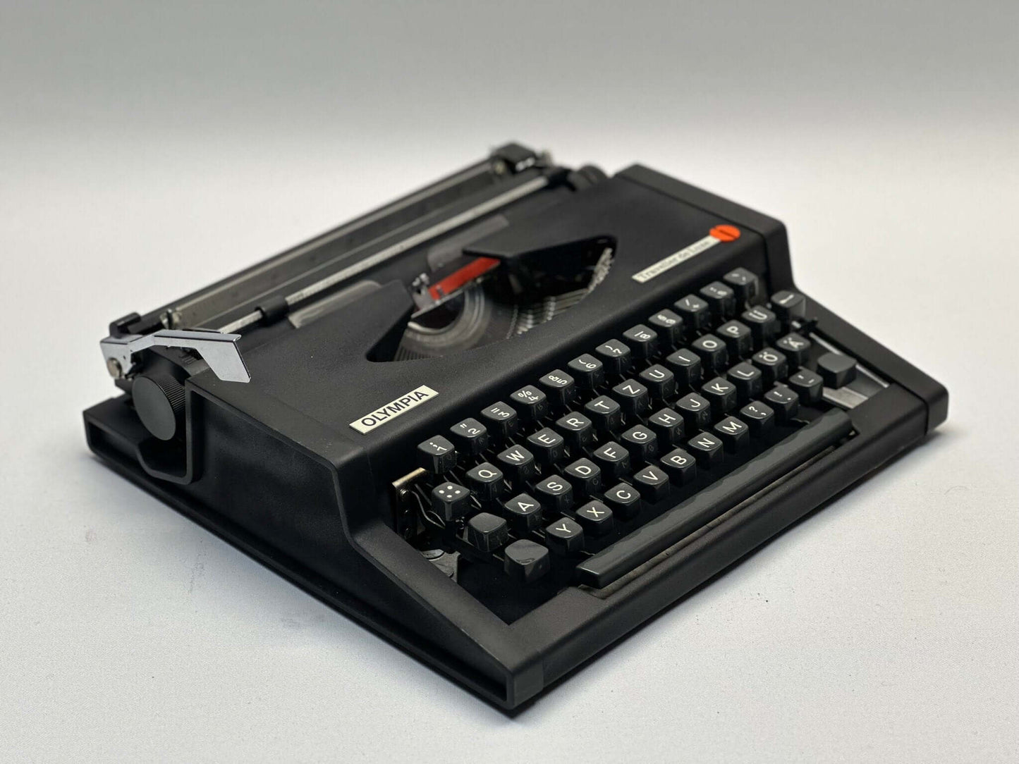 Rare! Olympia Traveller Black Typewriter - Elegant QWERTZ Layout with Matte Black Accents -Antique Typewriter - Old Type Writer