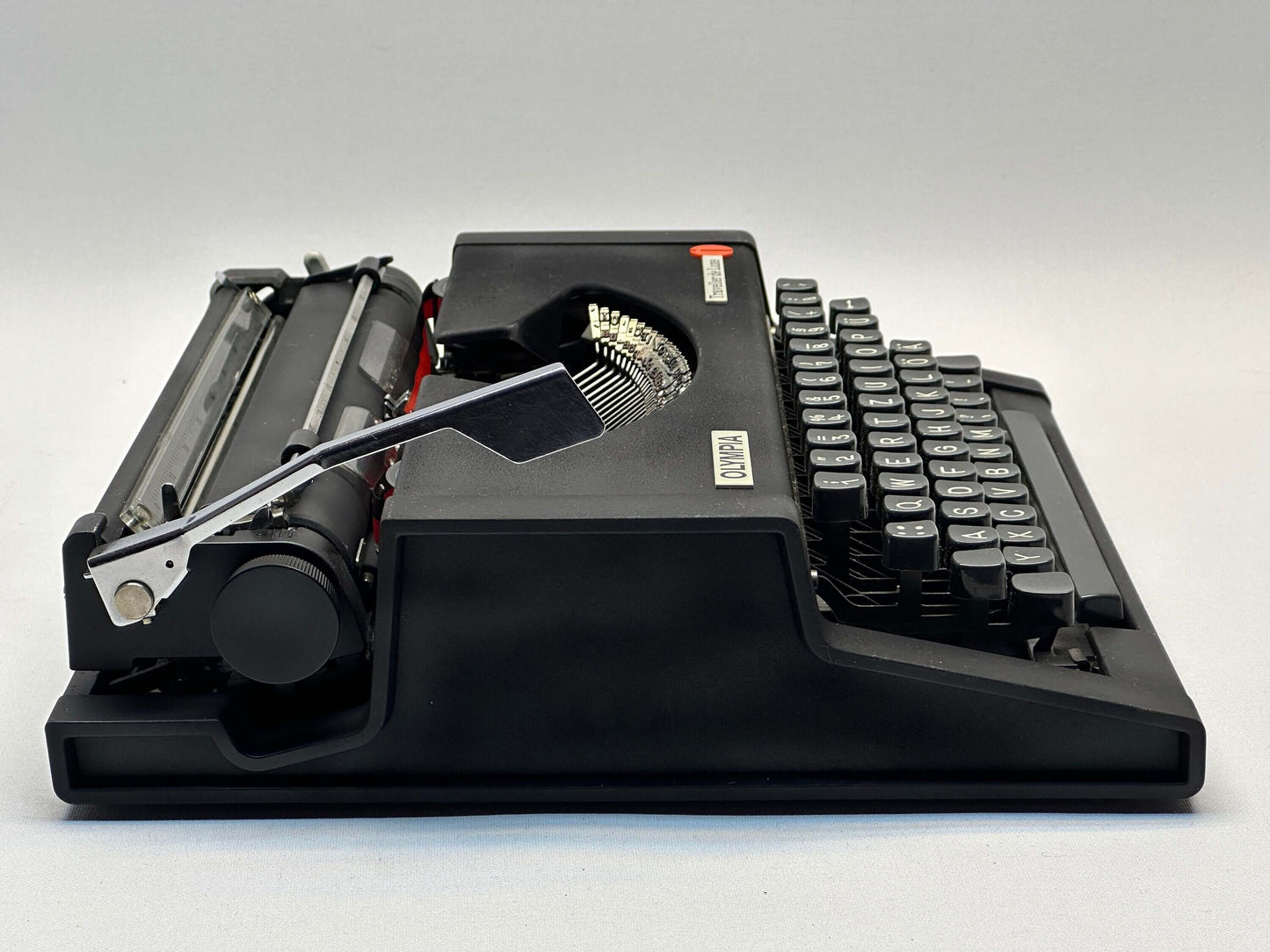Rare! Olympia Traveller Black Typewriter - Elegant QWERTZ Layout with Matte Black Accents -Antique Typewriter - Old Type Writer