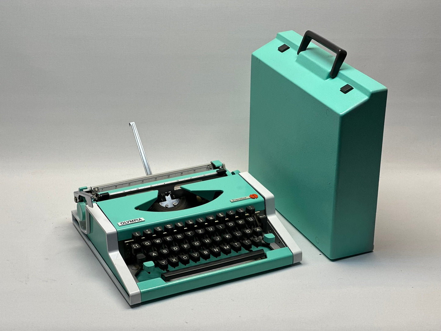 Olympia Traveller Typewriter - Vintage 1965 Edition in Turquoise with Matching Standard Bag, Fusion of Timeless Aesthetics and Functionality