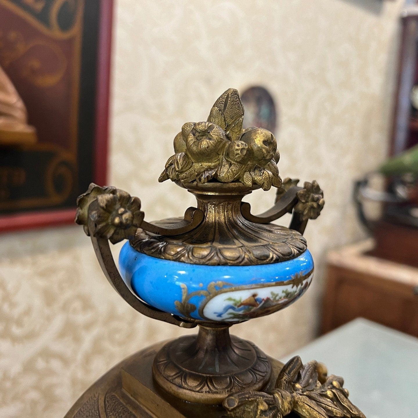 Collectible Antique French Bronze Mantel Clock - Porcelain Dial and Details, Stunning Visuals, Perfect Condition, Fully Functional