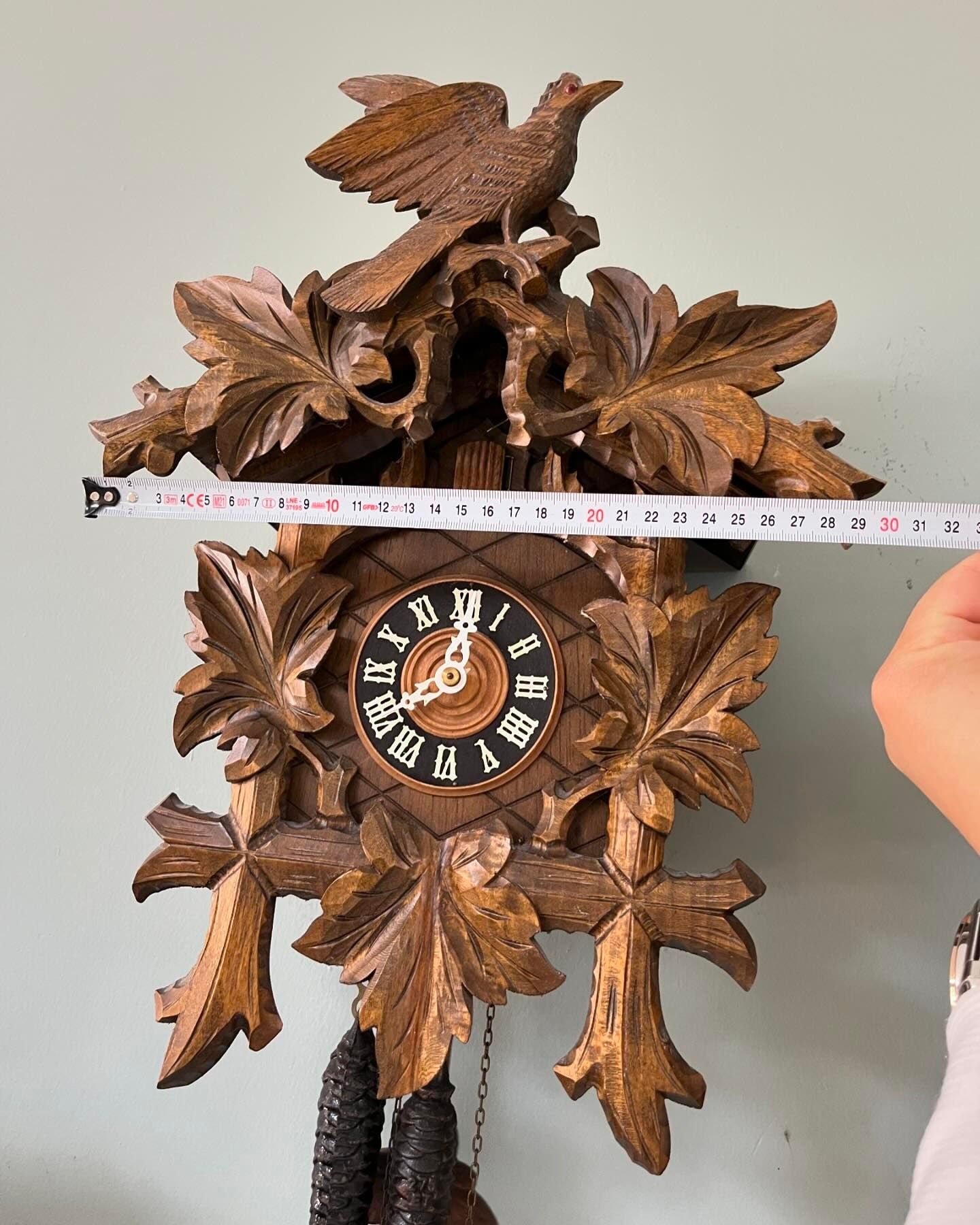 Antique Cuckoo Clock with Wind-Up Mechanism and Wooden Case | 38x30 cm | Collectible Vintage Timepiece