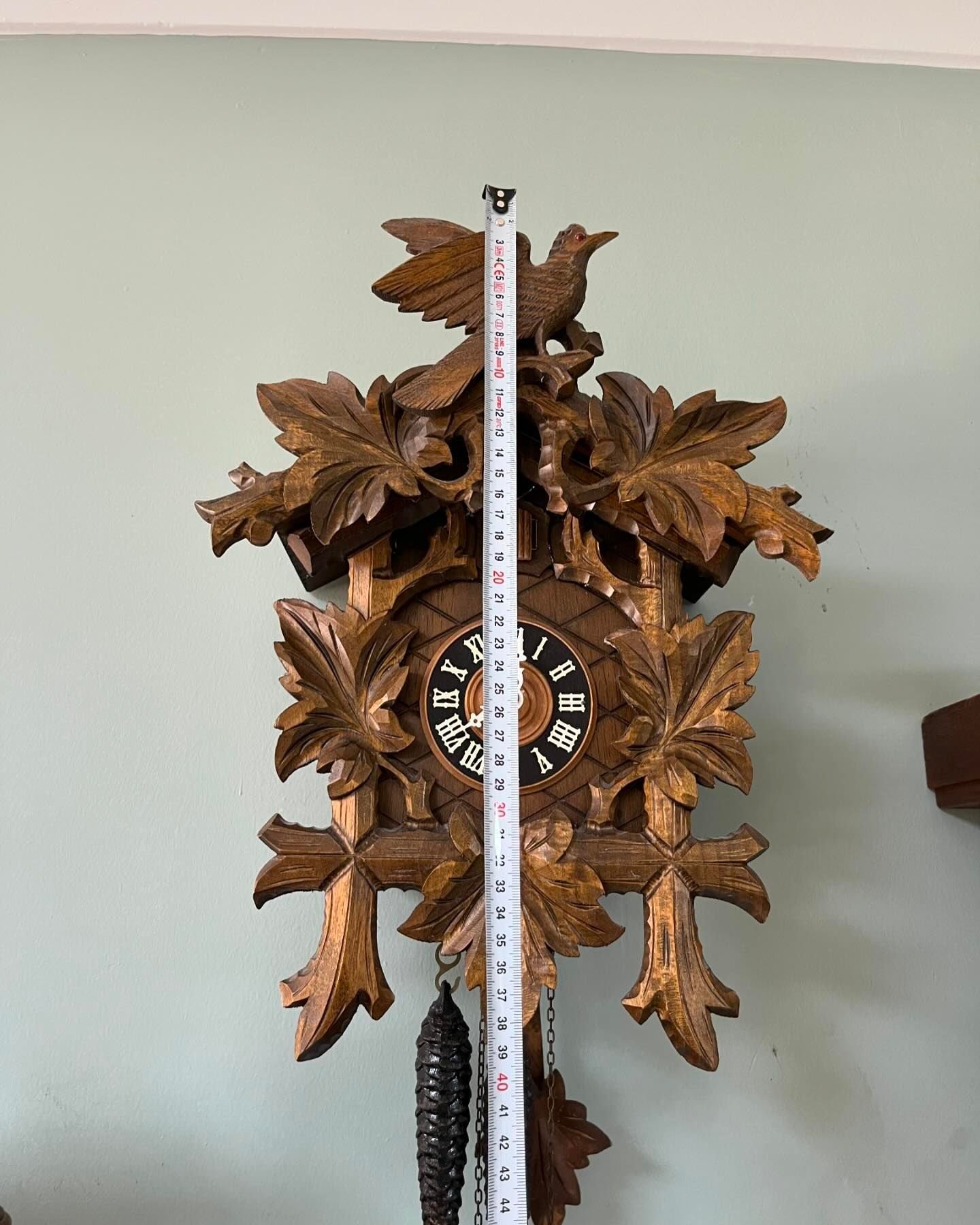 Antique Cuckoo Clock with Wind-Up Mechanism and Wooden Case | 38x30 cm | Collectible Vintage Timepiece