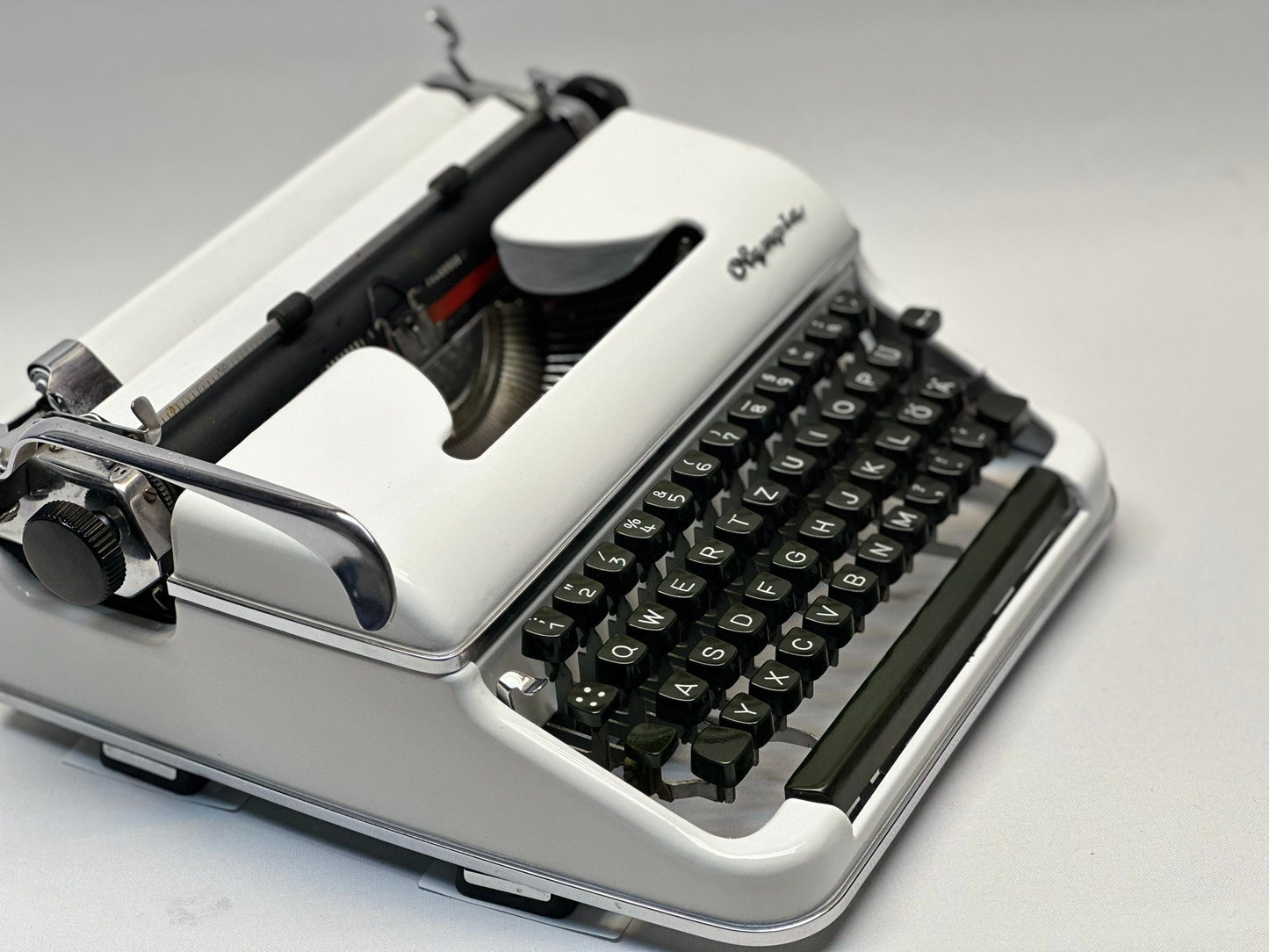 Antique Olympia SM3 Typewriter (1955) | Professionally Painted White| Fully Serviced & Working | Vintage Manual Typewriter with Wooden Crate