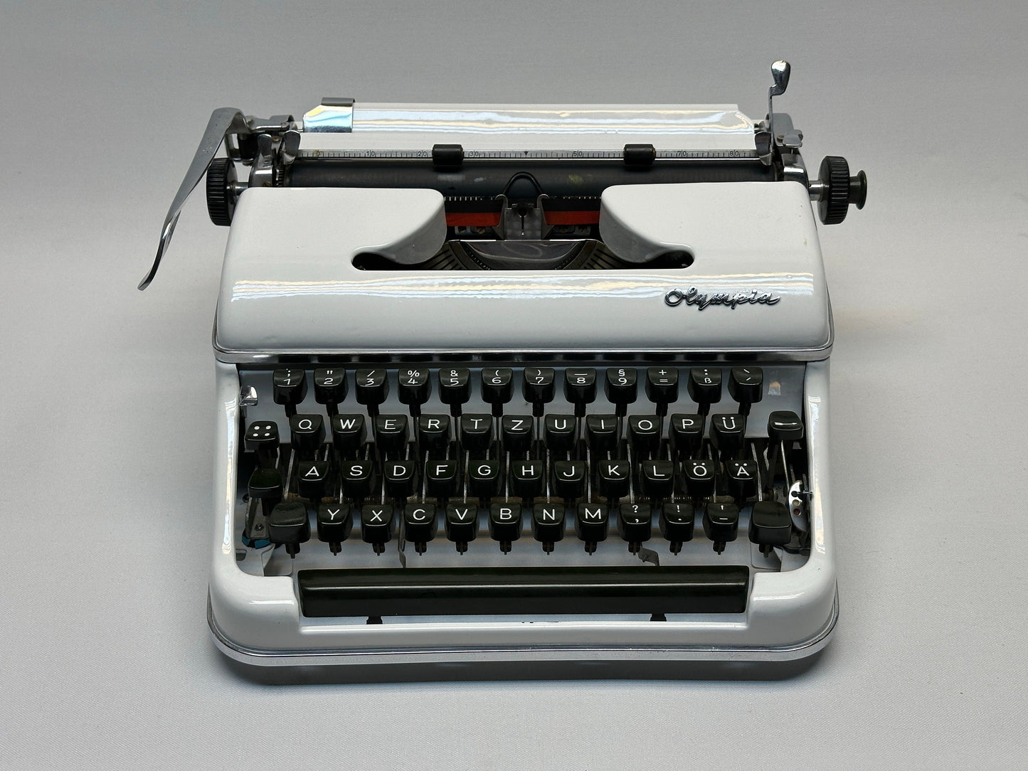 Antique Olympia SM3 Typewriter (1955) | Professionally Painted White| Fully Serviced & Working | Vintage Manual Typewriter with Wooden Crate