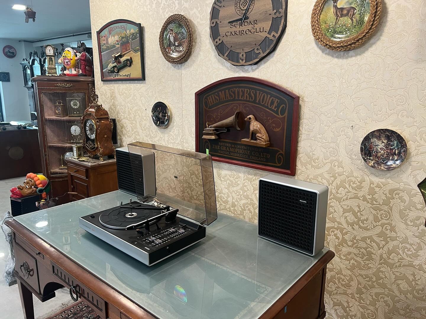 Philips 851 Stereo Turntable | Fully Automatic with 10-Disc Changer | Includes Original Speaker Set | High Condition- Turntable
