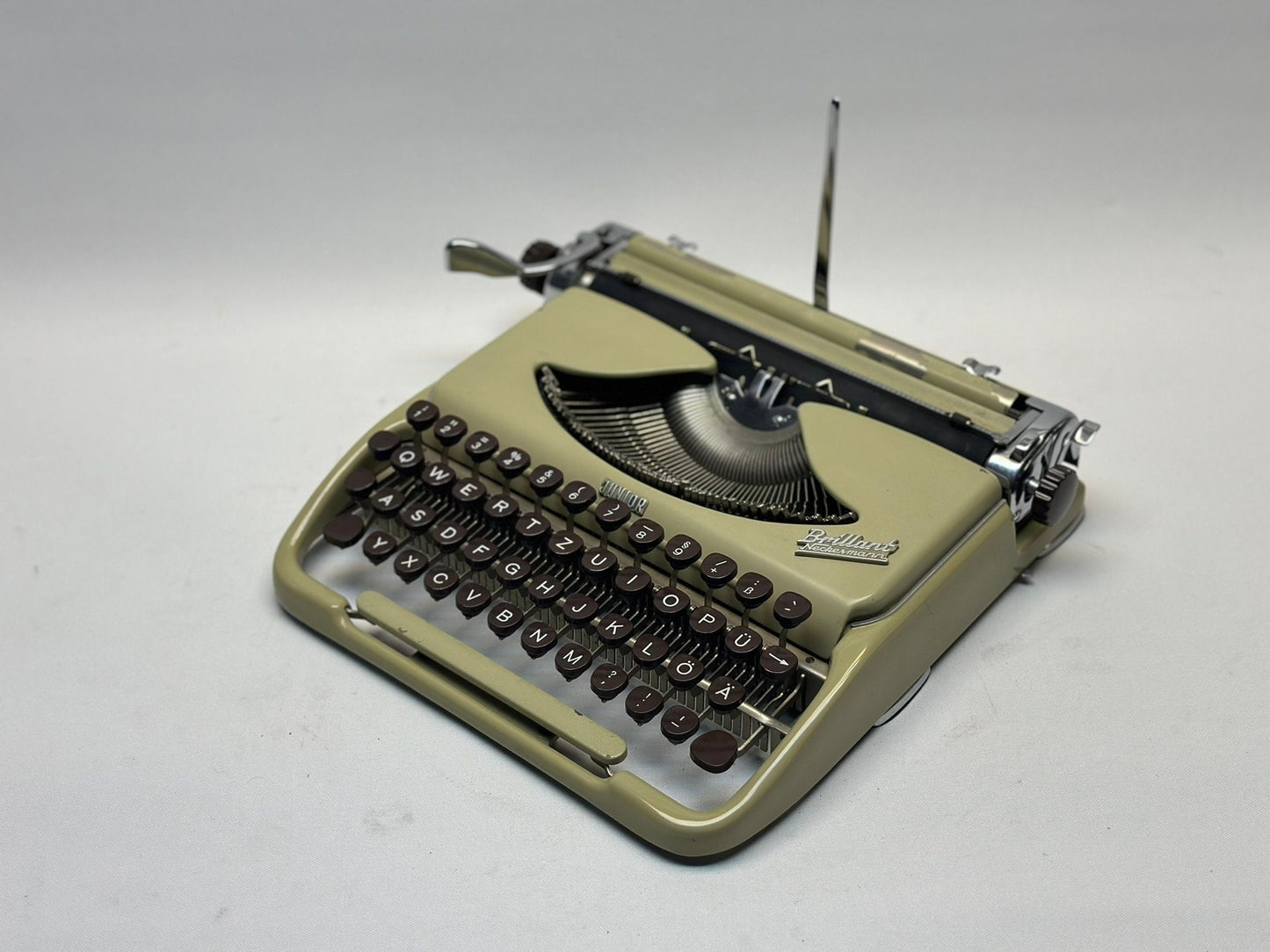 Extremely Rare! The Thinnest Typewriter Ever Made - Junior Brillant | Collectible Limited Edition Antique Portable Writing Machine