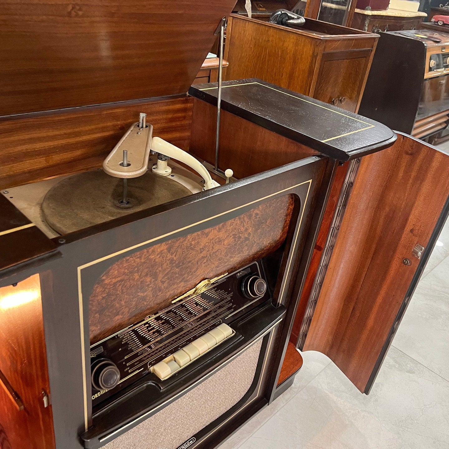 Kuba Music Cabinet | Original FM | Multi-Speed Turntable | Excellent Condition