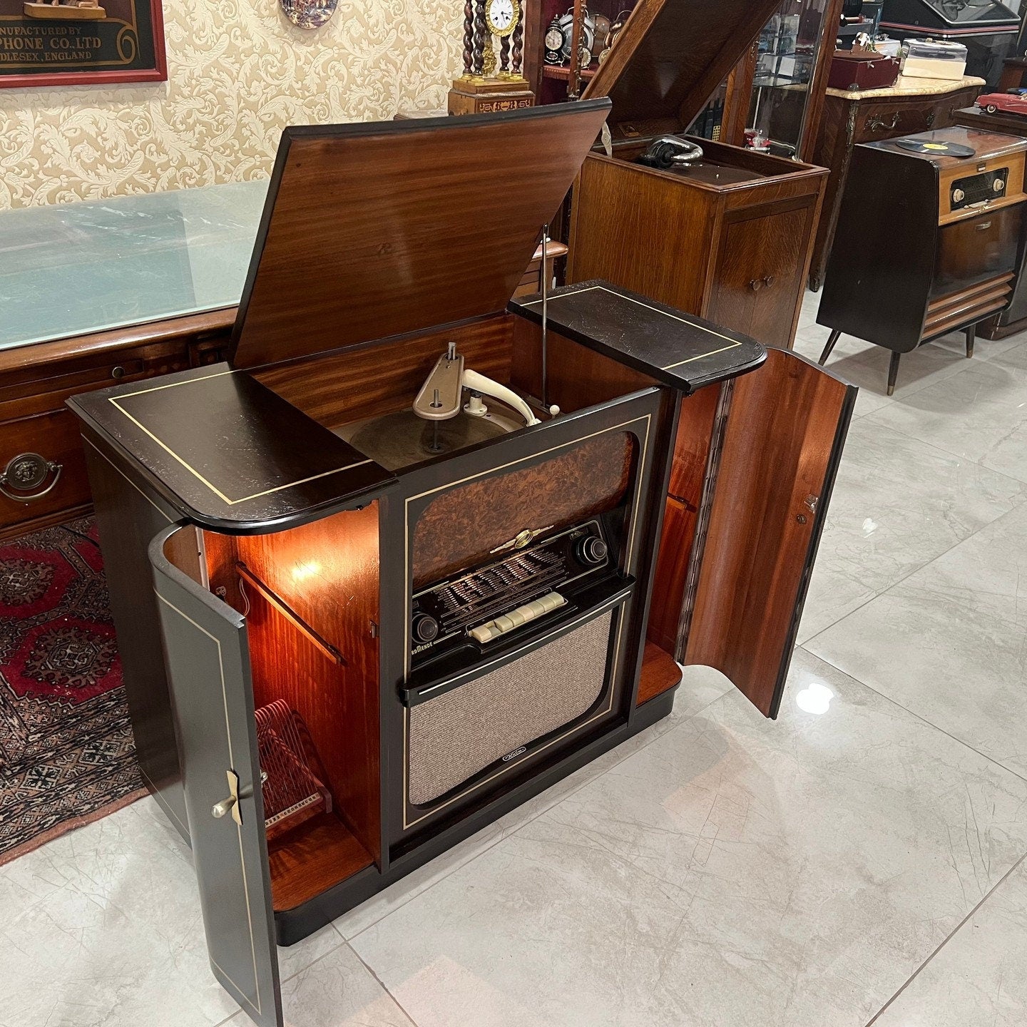 Kuba Music Cabinet | Original FM | Multi-Speed Turntable | Excellent Condition