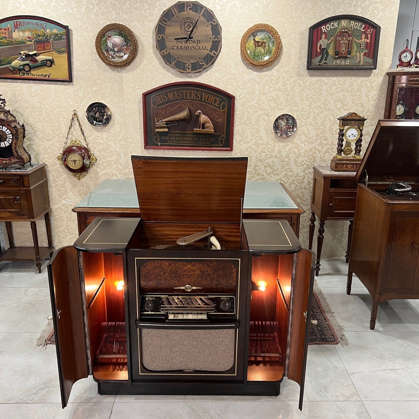 Kuba Music Cabinet | Original FM | Multi-Speed Turntable | Excellent Condition