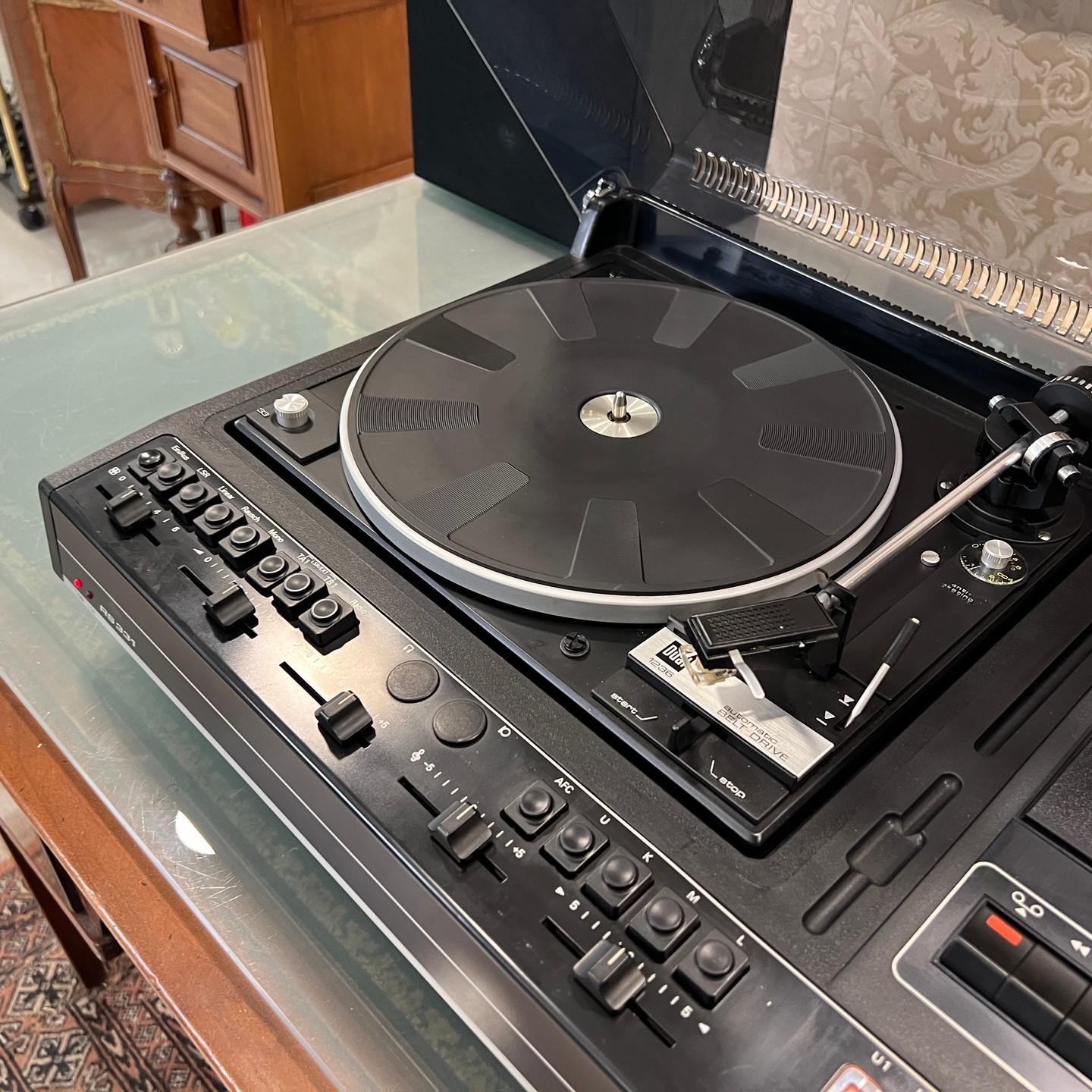 Vintage Siemens RS 331 Record Player with Dual 1236, FM Radio, Cassette Player, 3-Way Speakers, High Quality Sound - Turntable