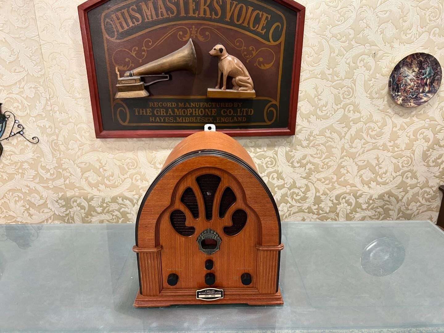 Vintage Cathedral Tube Radio with FM, Fully Functional, Excellent Condition, Antique Collectible