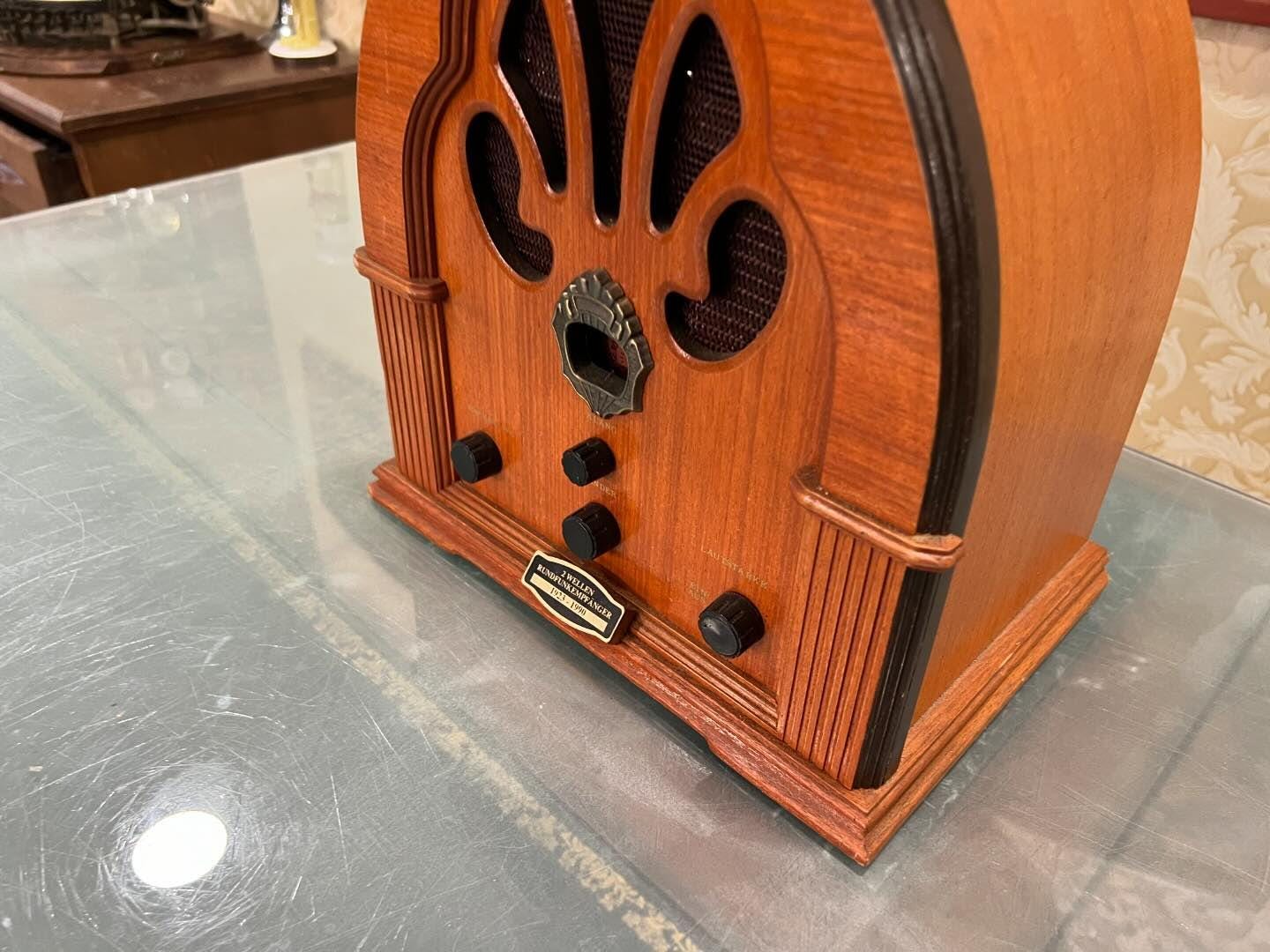 Vintage Cathedral Tube Radio with FM, Fully Functional, Excellent Condition, Antique Collectible