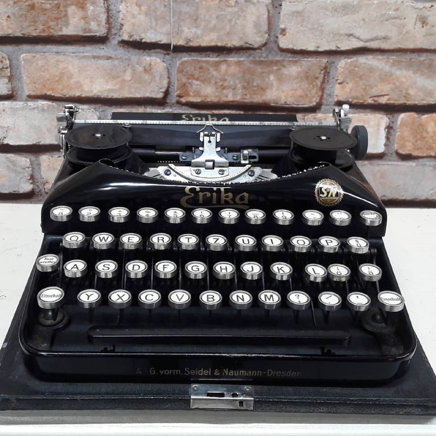 Erika Typewriter | Antique Charm, Fully Operational | Ideal Gift for Vintage Enthusiasts | Elevate Your Writing Experience!
