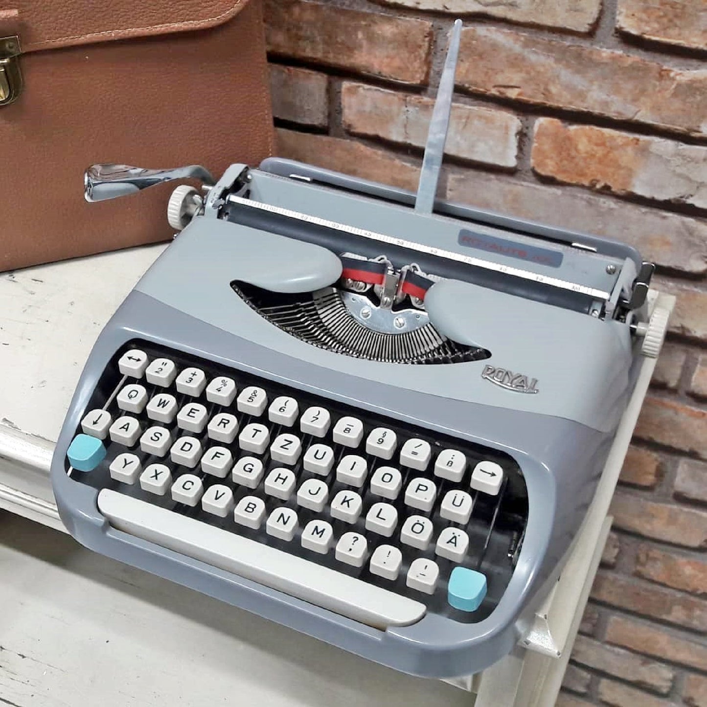 Royal Model Typewriter | Like New Condition | Ideal for Office, School, and Special Occasions,typewriter working