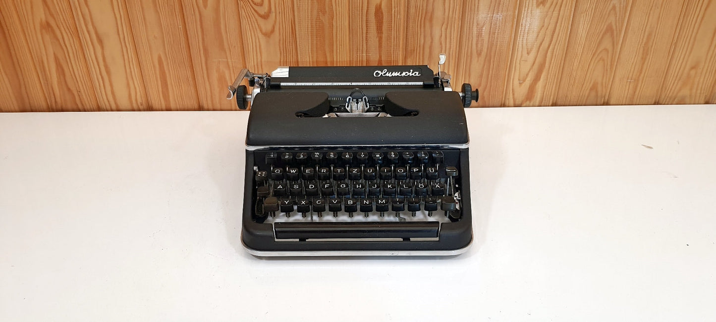 Antique Olympia SM2 Typewriter | Rare Mechanical Writing Instrument from the 1950s,typewriter working