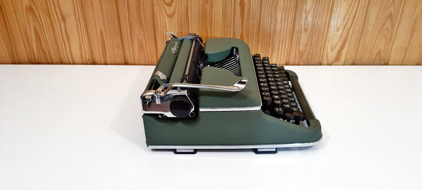 Olympia Sm2 Typewriter | Old Typewriter | Best Typewriter | Green Olympia Sm2 Special Typewriter | Vitange Typewriter |