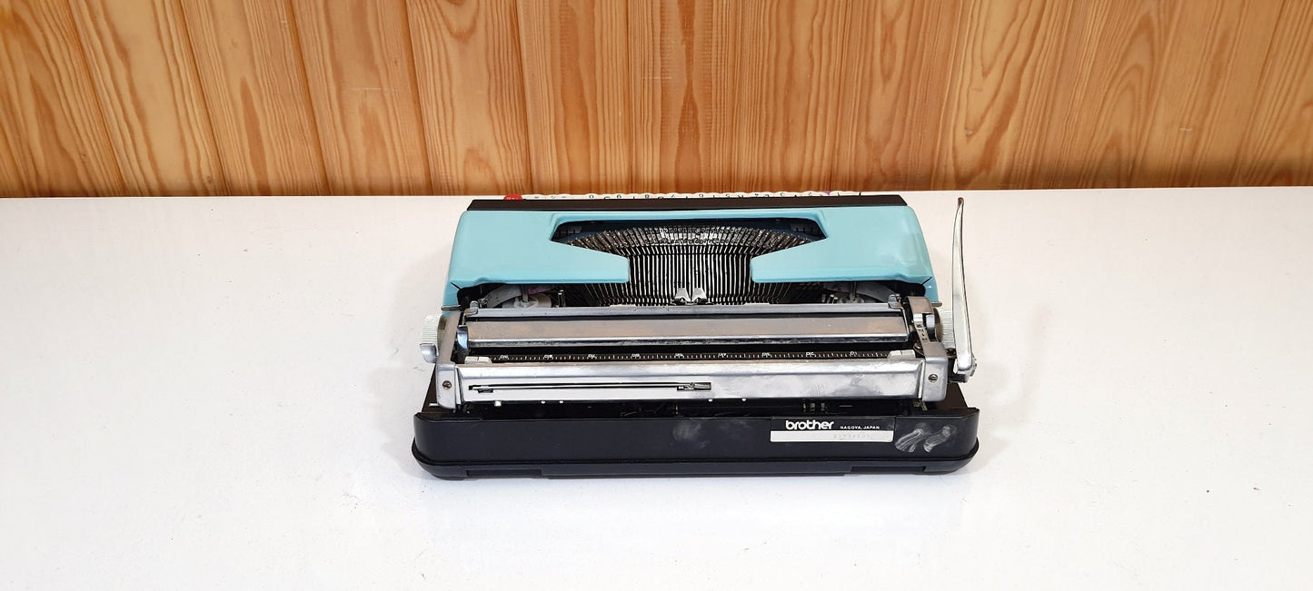 Super Discount. !! Brother deluxe Typewriter,typewriter working