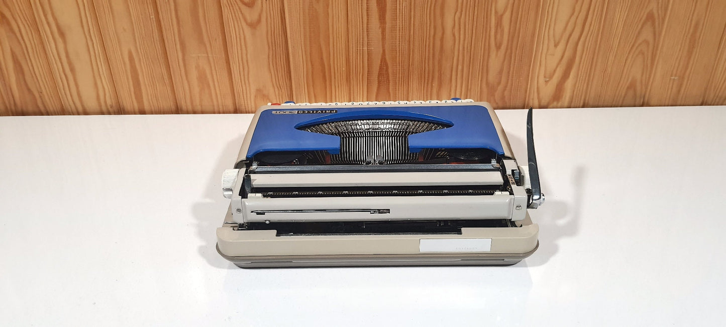 White Privileg 300 Typewriter - Vintage Elegance for Timeless Writing