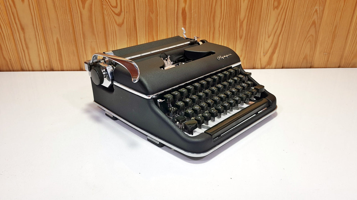 Olympia SM3 Black Typewriter - Premium Gift,The Most Special Gift,antique typewriter,typewriter working