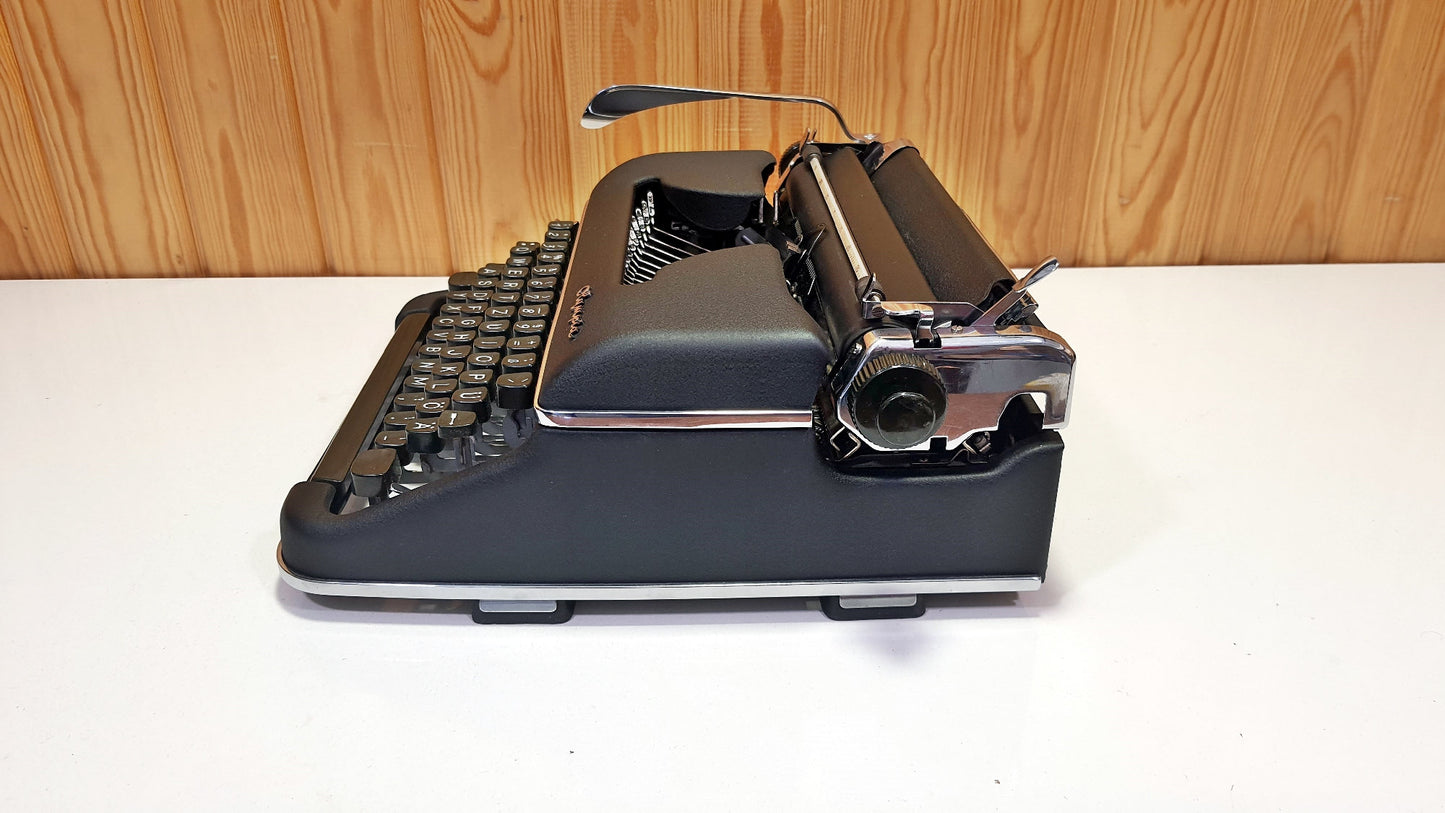 QWERTY | Olympia SM3 Black Typewriter - Premium Gift / Typewriter World / The Most Special Gift,typewriter working