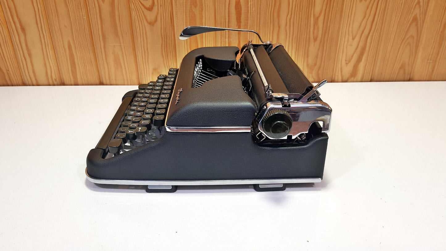 Olympia SM3 Black Typewriter - Premium Gift,The Most Special Gift,antique typewriter,typewriter working