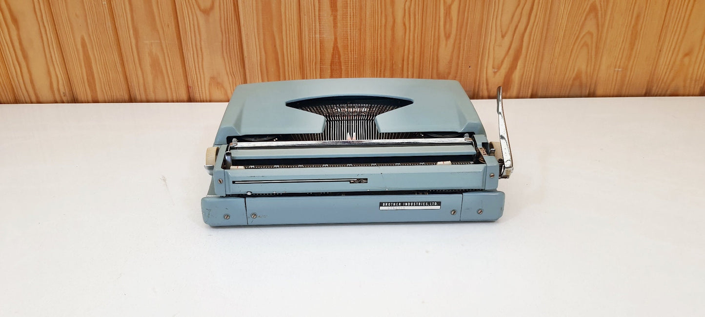 Brother Delux Typewriter - Premium Gift - Full Original