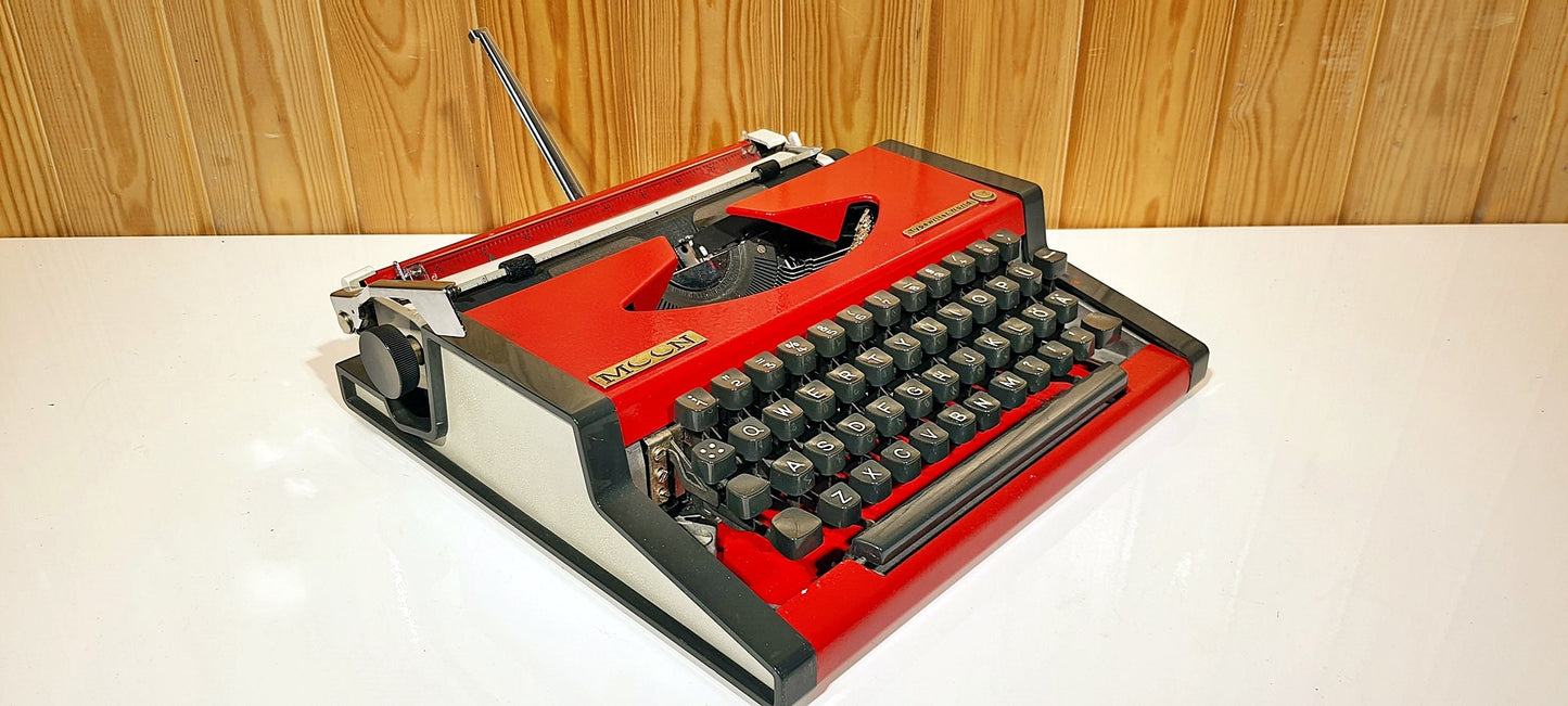 Moon Typewriter QWERTY RED / QWERTY Keyboard Typewriter / Typewriter World Brand / Special for Valentine's Day | Typewriter like new