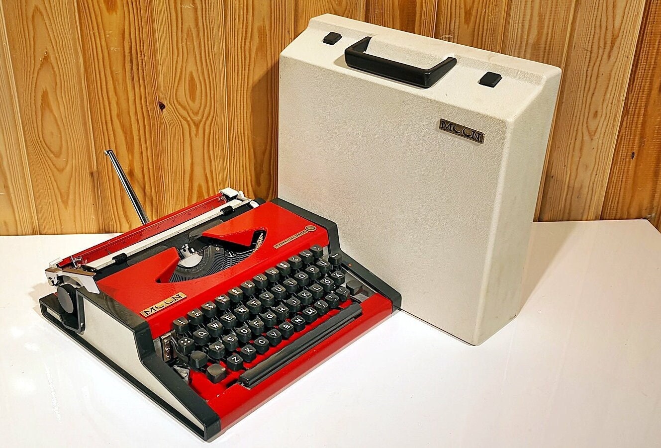 Moon Typewriter QWERTY RED / QWERTY Keyboard Typewriter / Typewriter World Brand / Special for Valentine's Day | Typewriter like new