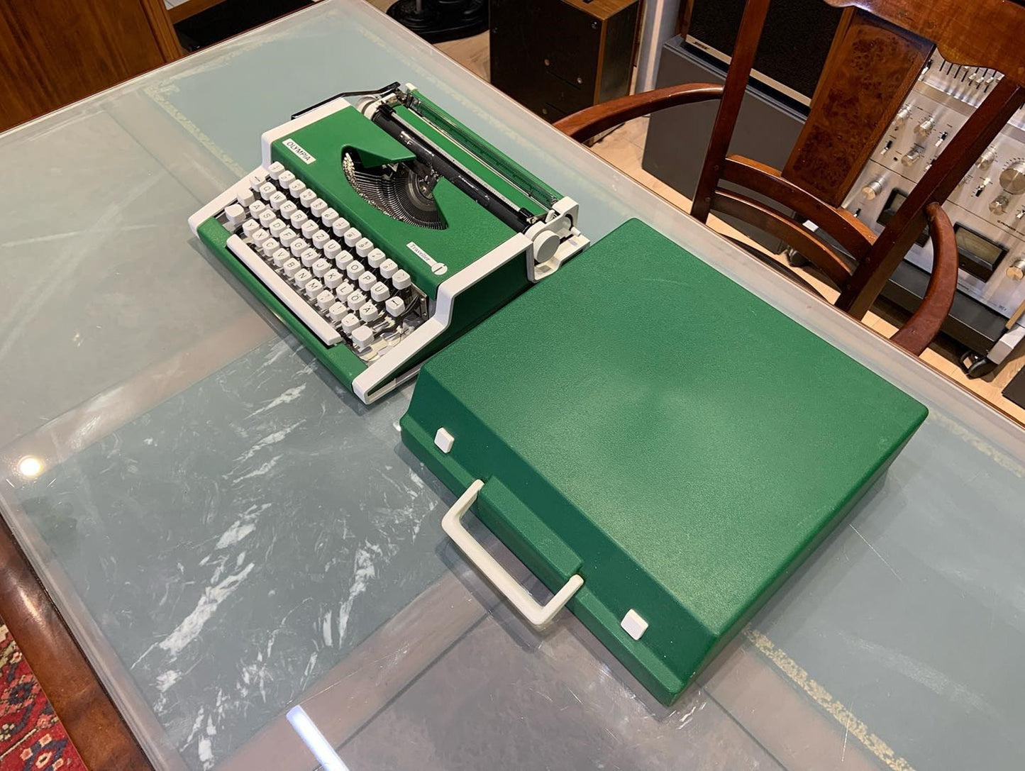 Olympia Traveller de Luxe Typewriter | Typewriter like new,typewriter working