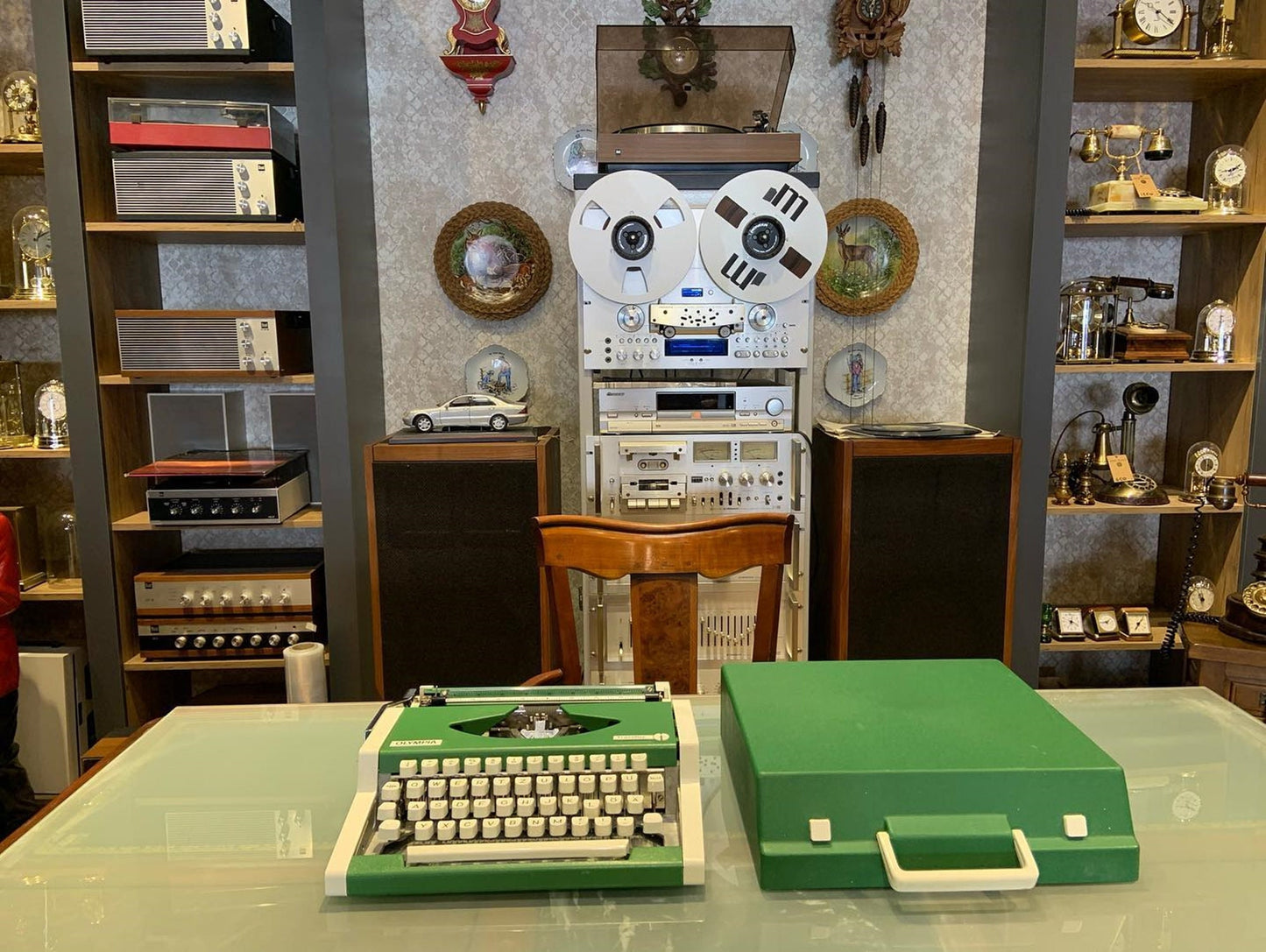Olympia Traveller de Luxe Typewriter | Typewriter like new,typewriter working