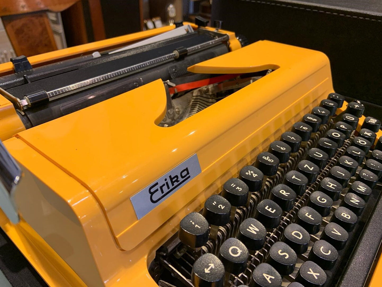 Erika Typewriter | Typewriter like new,typewriter working