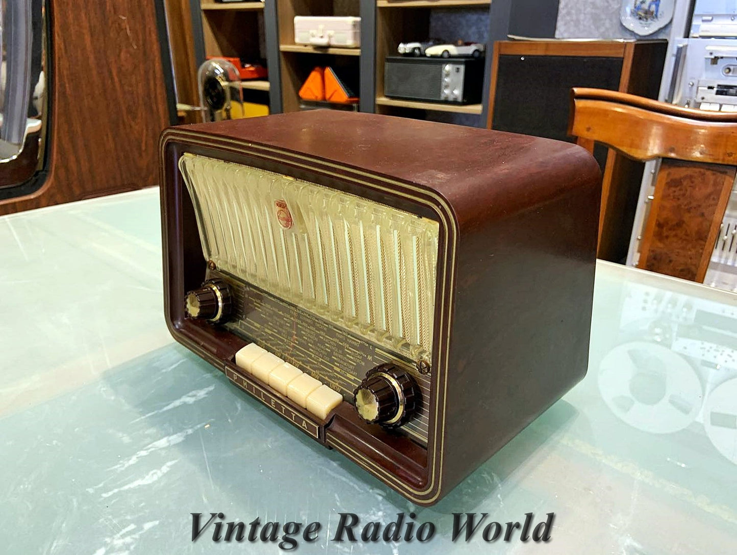 Philips Philetta - A Timeless Masterpiece of Vintage Radio Elegance