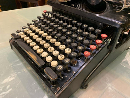 Smith Premier 10 | Antique Typewriter / This machine dates from 1906,typewriter working