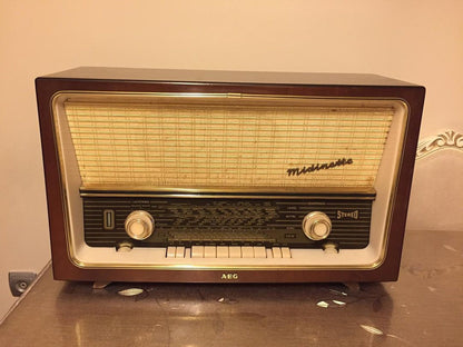 AEG Midinette 61 Vintage Radio - A Harmonious Blend of Nostalgia and Functionality