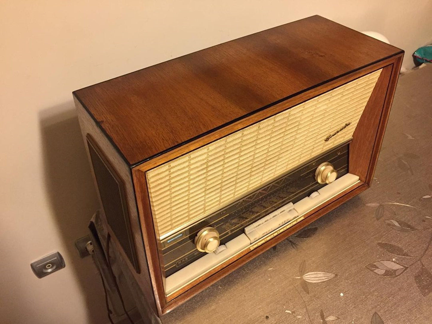 Blaupunkt Granada Radio - A Fusion of Vintage Radiance and Modern Appeal