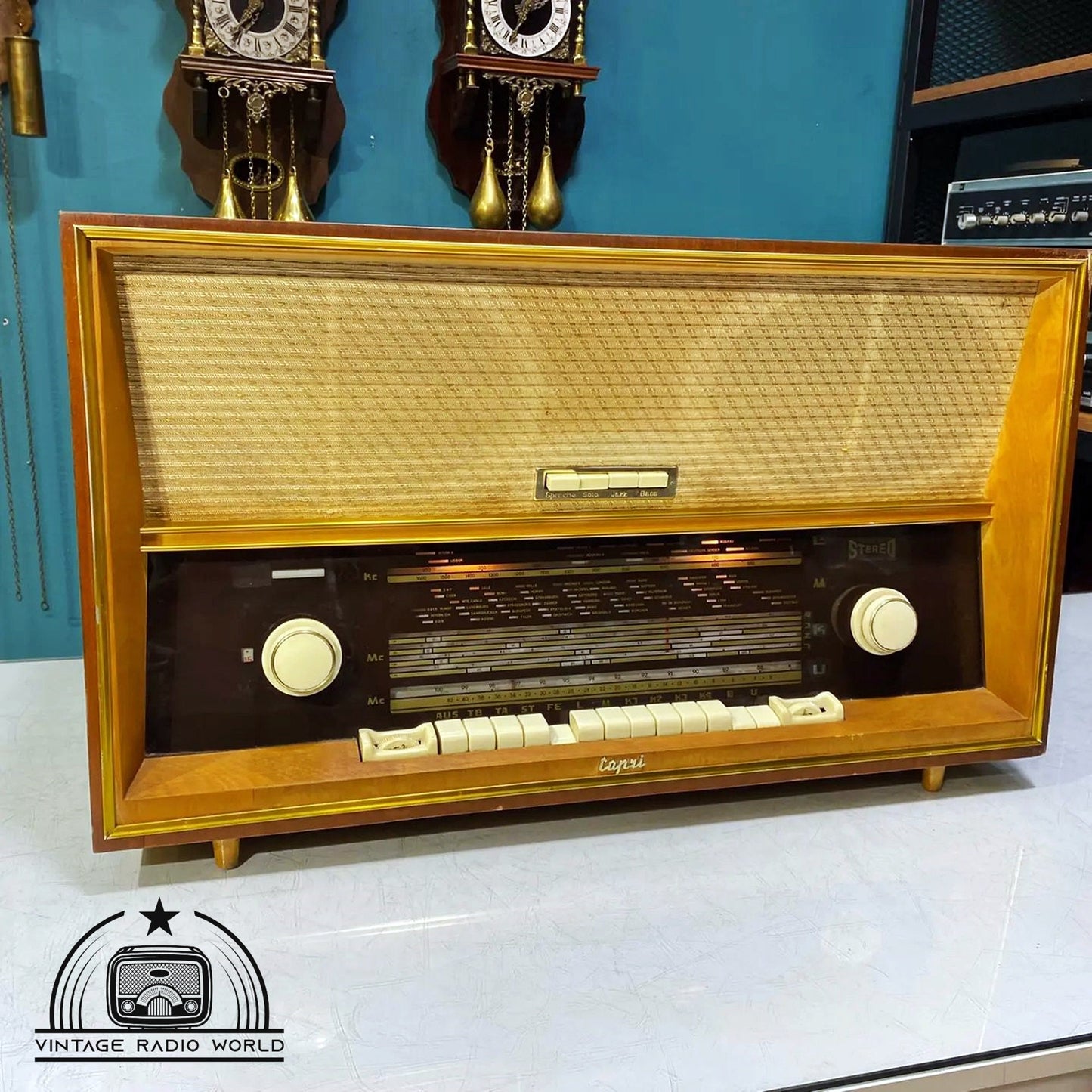 Capri Radio - Revel in Vintage Radiance with a Classic Piece