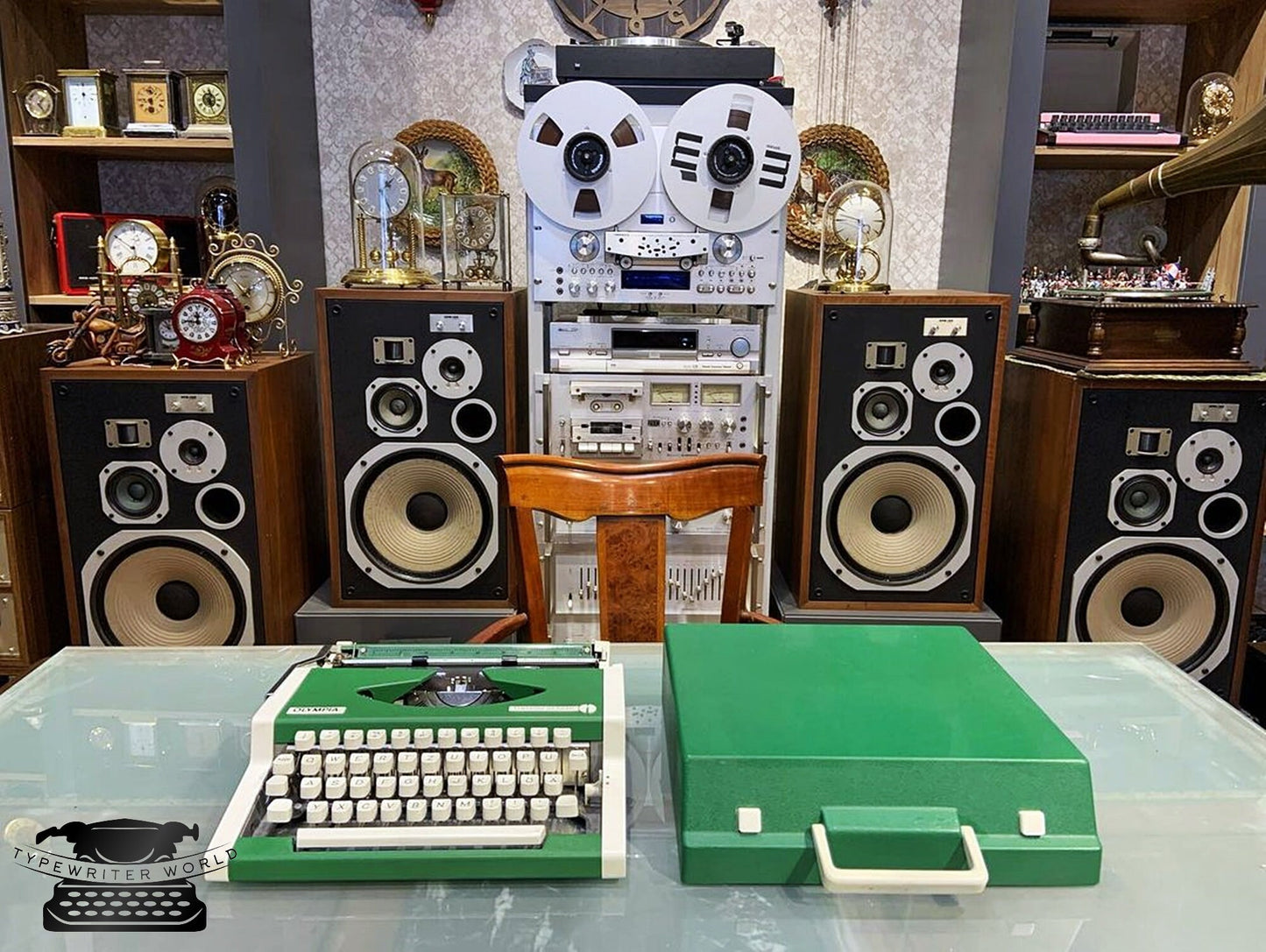 Olympia Traveller De Luxe Typewriter 1970s / Premium Gift | Green Typewriter | Old Typewriter,typewriter working