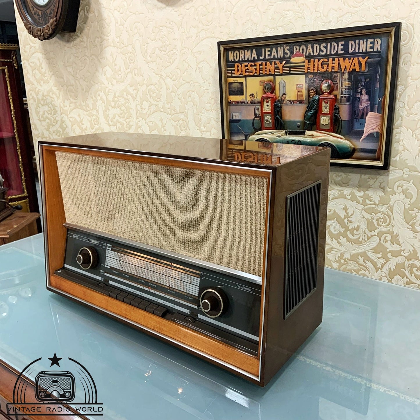 Saba Freudenstadt 15 Stereo Radio - Vintage Audio Elegance with Lamp Feature - For Sale