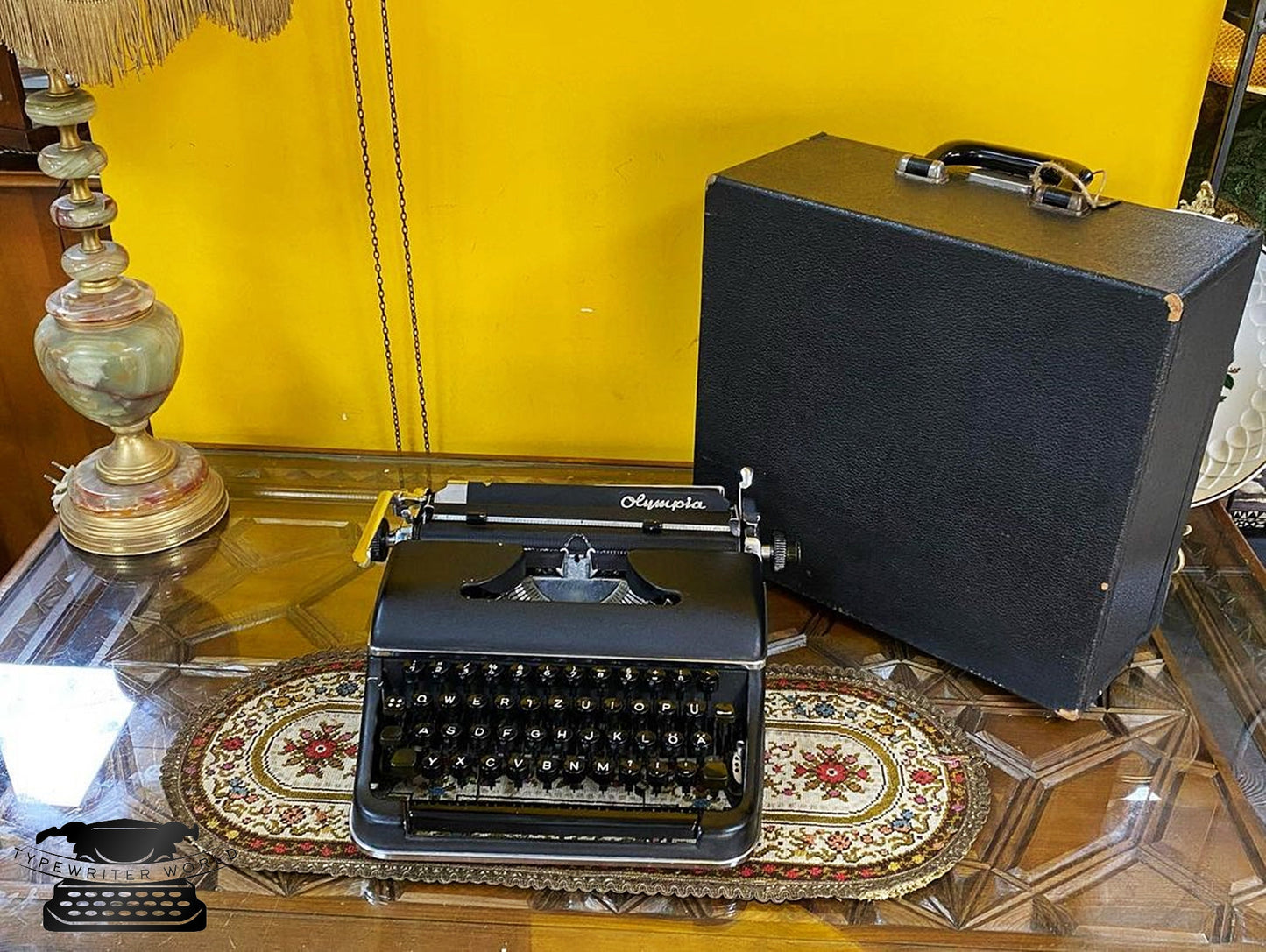 Olympia Sm2 Typewriter | Old Typewriter | Best Typewriter | Black Olympia Sm2 Special Typewriter | Vitange Typewriter |