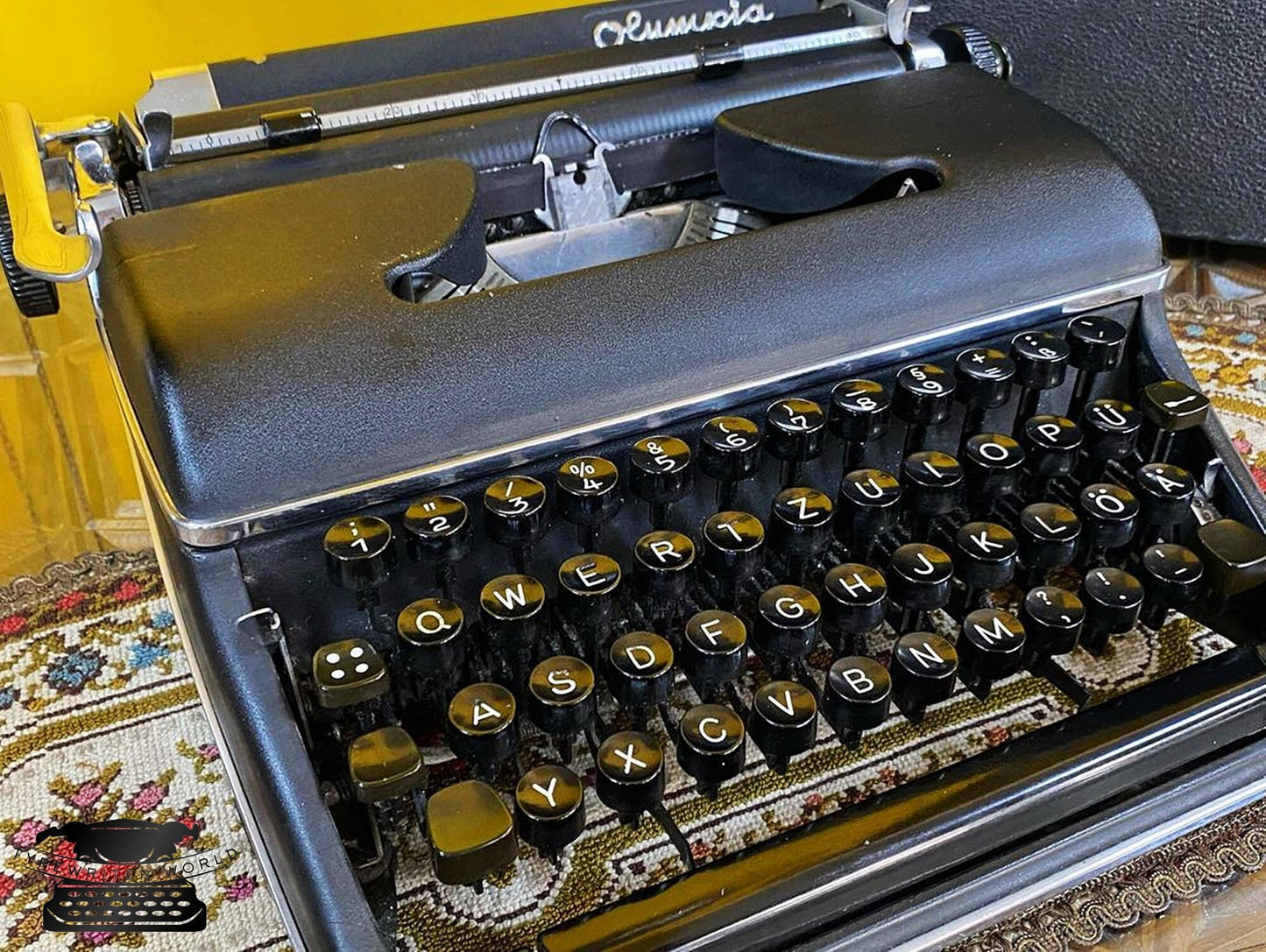 Olympia Sm2 Typewriter | Old Typewriter | Best Typewriter | Black Olympia Sm2 Special Typewriter | Vitange Typewriter |