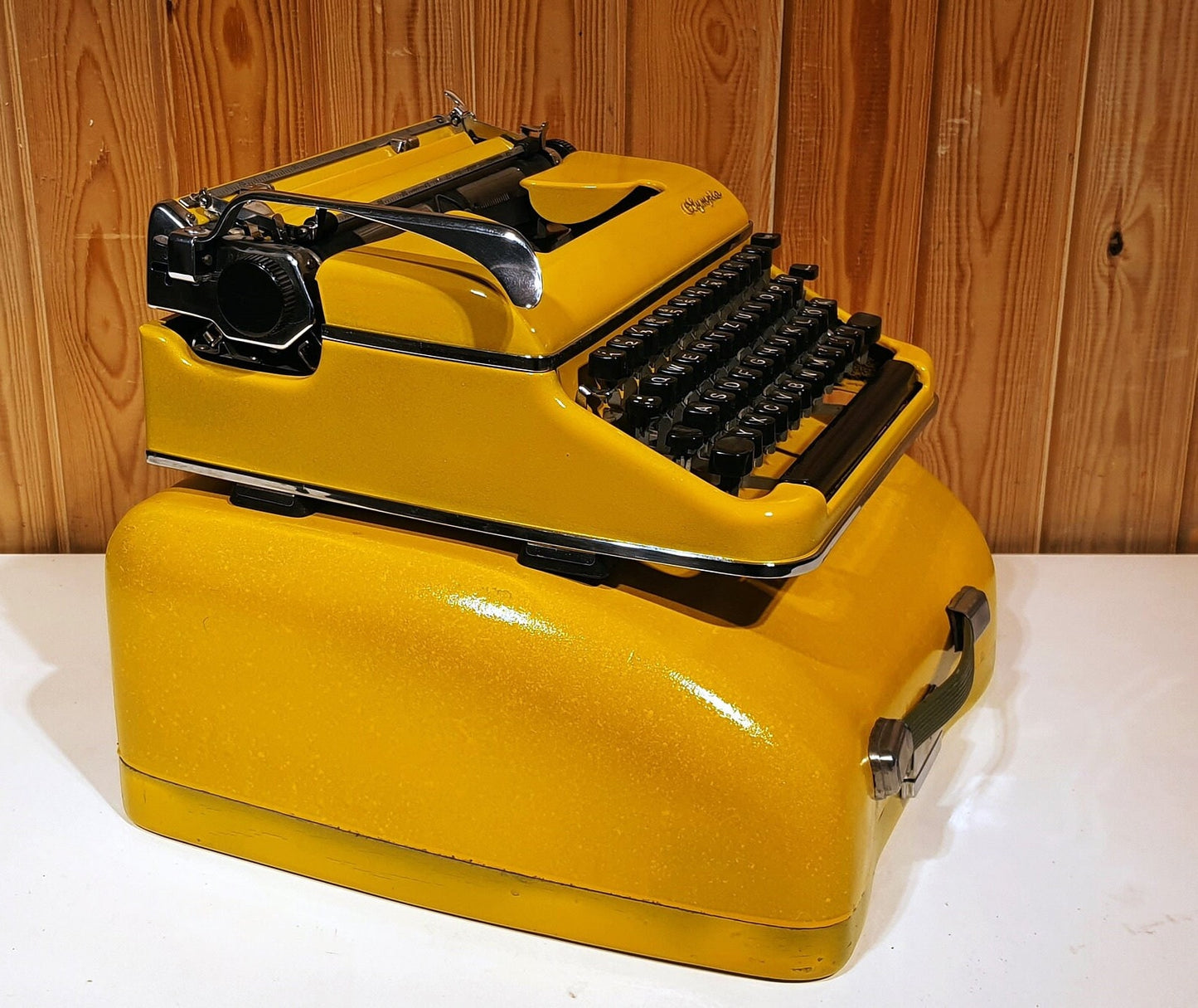 Olympia SM3 Yellow Typewriter - Premium Gift / Typewriter World / The Most Special Gift,typewriter working