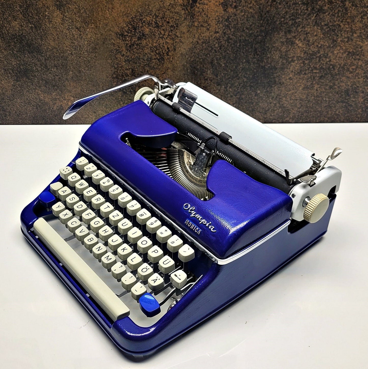 Olympia SM4 Monica Blue Typewriter + Blue Bag - Premium Gift / Typewriter World / The Most Special Gift,typewriter working