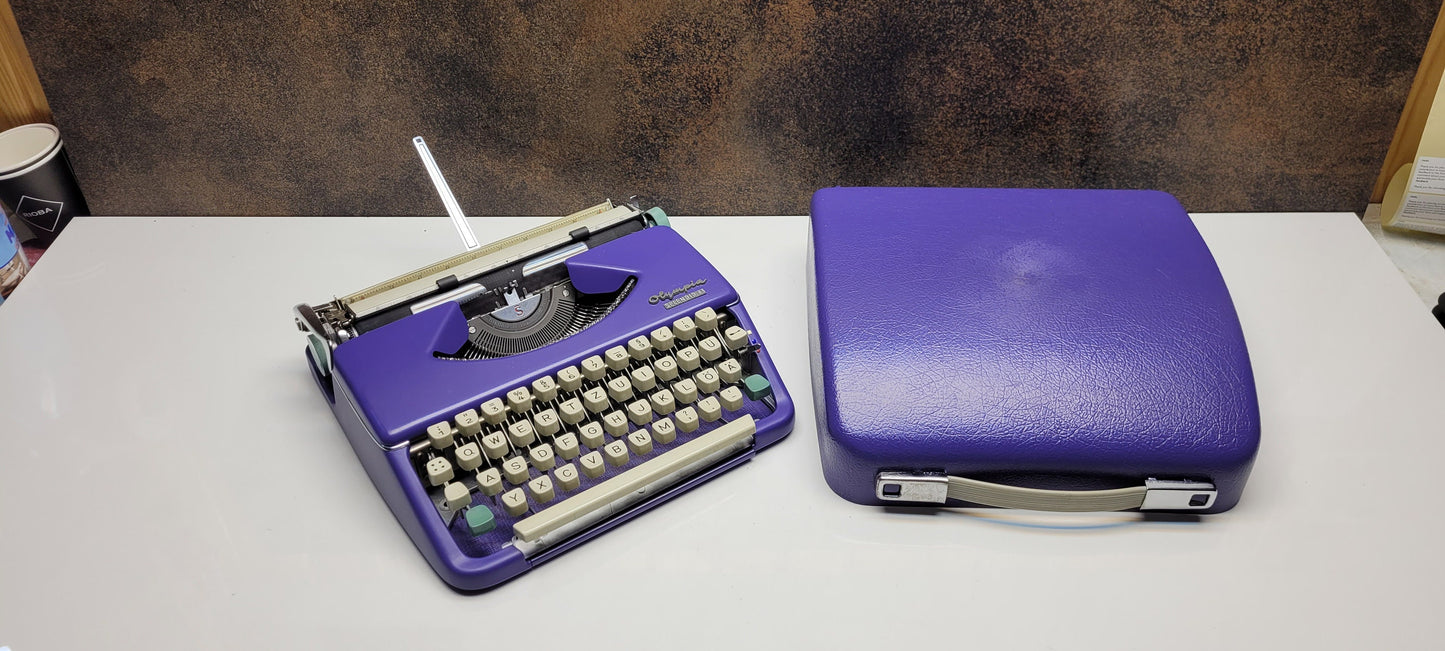 Olympia Splendid 33/66 Portable Typewriter in Purple with Matching Case | German-Made Retro Writing Tool | Vintage Gift | Gift