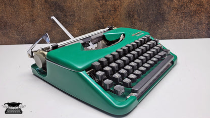Portable Olympia Splendid 33/66 Vintage Green Typewriter with Black Keyboard - Ideal for Traveling Writers and Students