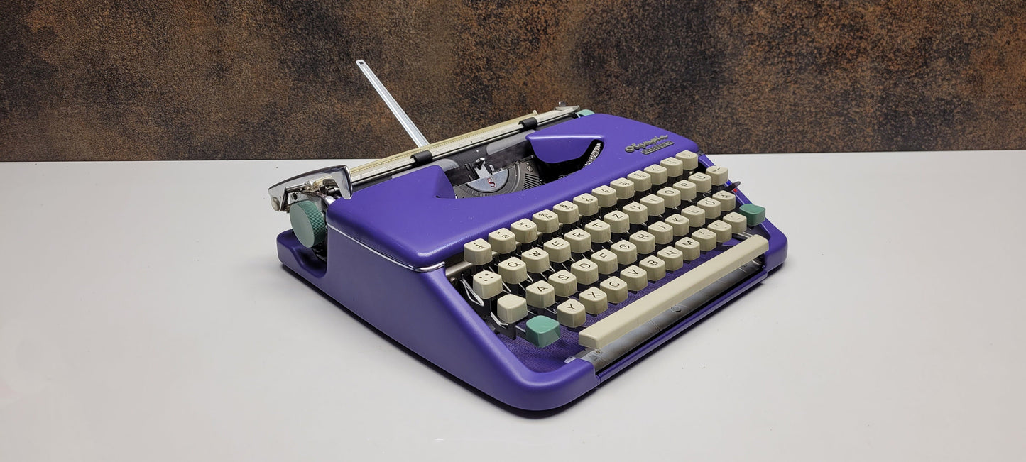 Olympia Splendid 33/66 Portable Typewriter in Purple with Matching Case | German-Made Retro Writing Tool | Vintage Gift | Gift