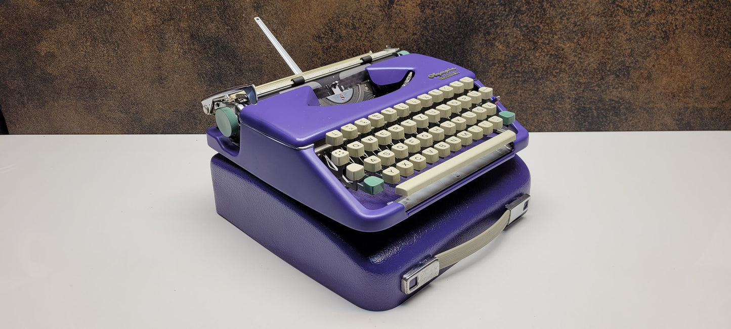 Olympia Splendid 33/66 Portable Typewriter in Purple with Matching Case | German-Made Retro Writing Tool | Vintage Gift | Gift