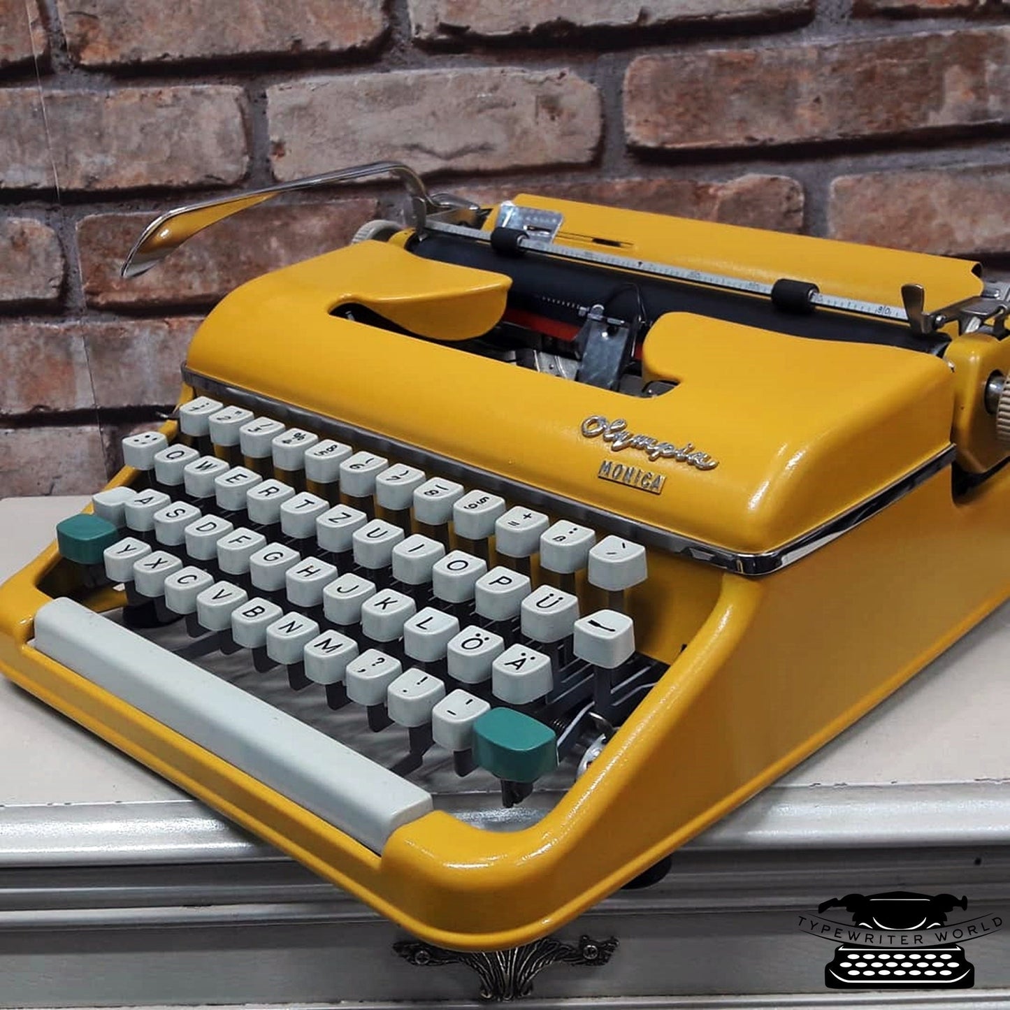 Special Olympia Monica Yellow Typewriter - Premium Gift | Typewriter like new,typewriter working